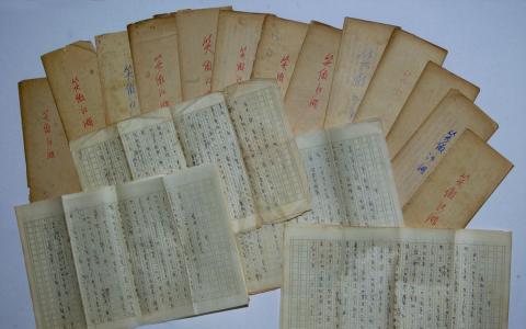 难得一见的金庸《笑傲江湖》手稿具有极高的研究与收藏价值。（杜南发提供）