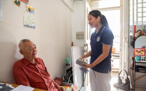 综合社区护理助年长者原地养老 独居老人可安享晚年