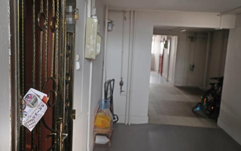 传单上印着业者所提供的一系列殡葬服务。（受访者提供）