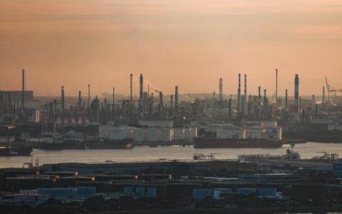 中东能源危机冲击新加坡经济 石油与化工行业首当其冲