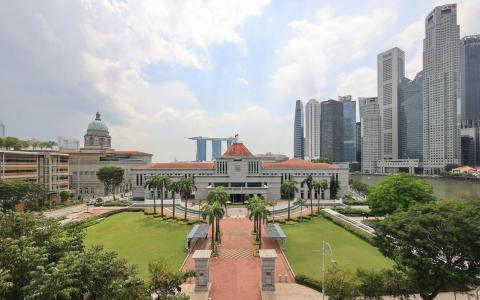 即使民众关心国会辩论，一般上也只聚焦在比较民生的课题，不过，特朗普重返白宫，可能迫使大家必须更多地关注国际局势的发展。（唐家鸿摄）