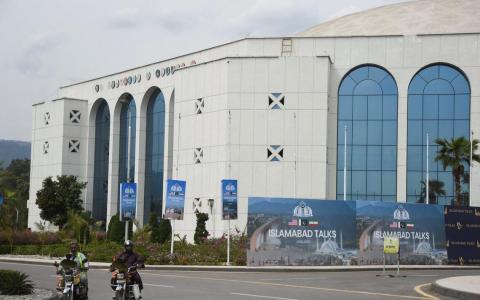 霍尔木兹海峡“开了又关” 暴露伊朗政治领导层与军方分歧