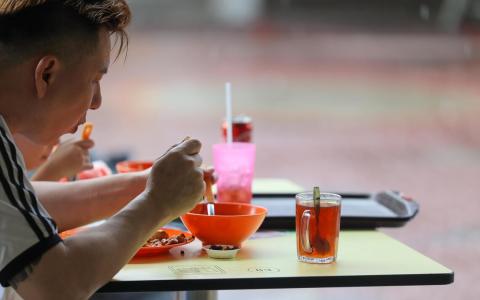 能源价格高涨推高物流成本 食物也起价在外用餐更贵