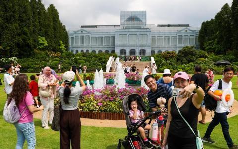 闷热不减人潮 总统府开放日吸引逾1万名访客