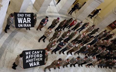 霍尔木兹海峡对峙持续 伊朗军方称助一艘油轮突破美军封锁回国