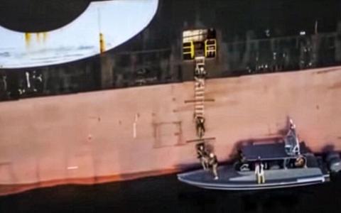 霍尔木兹封锁战加剧 伊朗首次扣押商船 美国称完全控制海峡