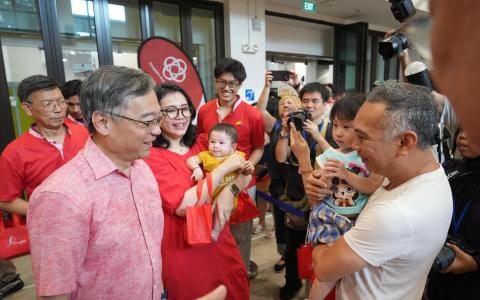 首次以副总理身份访凤山 颜金勇启动新一轮部长访选区活动