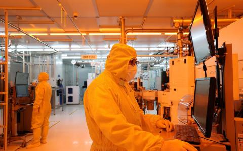 电子业带动3月制造业产值同比增10.1% 伊朗战争影响显现石油业重挫