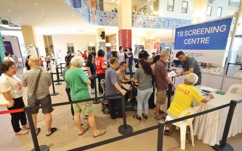 CMG20260504-ThongKH01唐家鸿/杨漾/Tuberculosis Screening Operations [Heartbeat @ Bedok, Atrium, Level 1, 11 Bedok North St 1, S'469662]
- queuing before 9am.（SPH Media Limited）