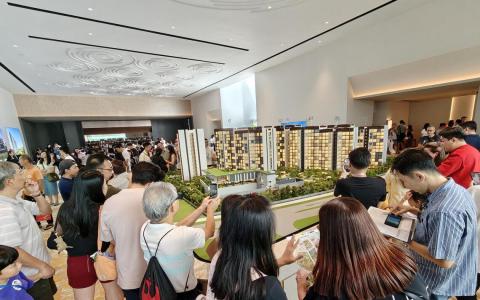 位于淡滨尼95街的执行共管公寓（EC）项目悦湖轩（Rivelle Tampines）开卖的首个周末售出529个单位，约占项目总数的92.5%，平均售价为每平方英尺1893元。（森联集团提供）