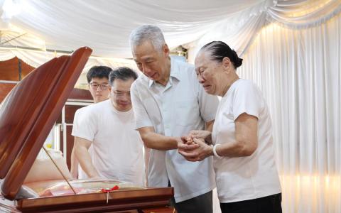 李显龙资政悼念王雅兴：坚守基层动员群众 望下一代国人传承坚定信念