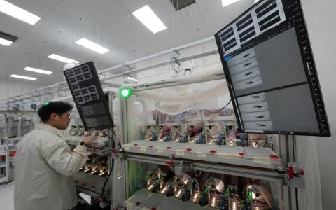 本地产蚊厂扩建升级 用科技防控骨痛热症