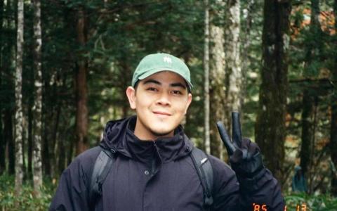 爱儿命丧火山口 母亲：我依靠的墙倒了