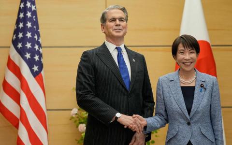 特朗普访华前夕 美财长访日给高市派定心丸