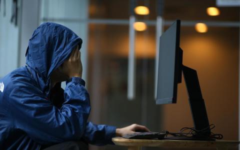 网络伤害越来越多样，受害者要求救却不容易。（示意图／何家俊摄）