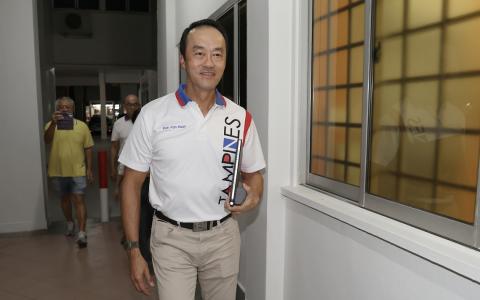 许宝琨将从6月1日起卸下政治职务，但将继续担任议员。（联合早报）