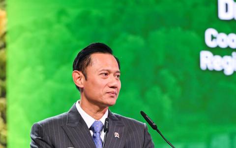 印尼基础设施与区域发展统筹部长阿古斯早前在新加坡淡马锡主办的“生态繁荣周”（Ecosperity Week）发表主旨演讲。（生态繁荣周提供）