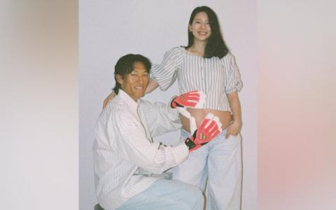 韩国门将金承奎（左）目前正在墨西哥备战世界杯，错过陪伴妻子金珍京分娩。（取自金珍京Instagram）
