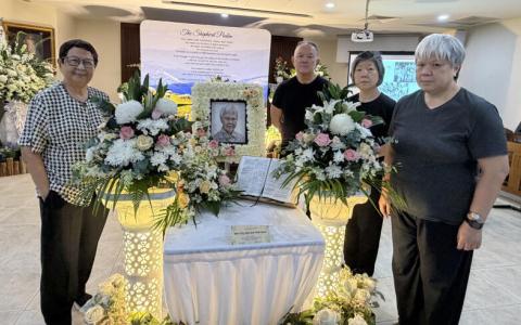学生林美南（左起）、儿子郑庆裕 、大女儿郑秀智与小女儿郑秀慧。（曾美玲摄）