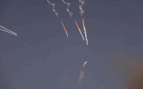 特朗普指伊朗拖延谈判须“付出代价” 考虑发动新袭击