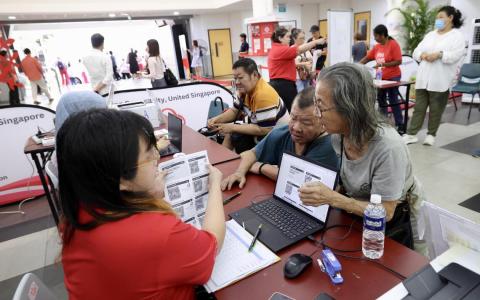 138万户家庭今起可领500元购物券 颜金勇：必要时将推出更多援助