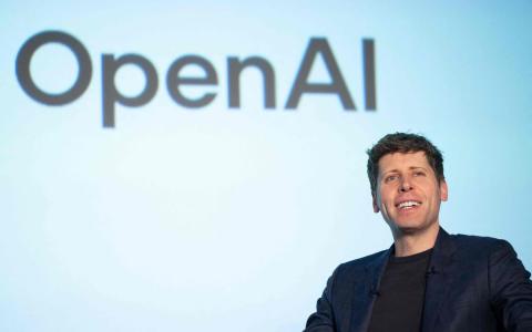 OpenAI首席执行官奥特曼近日在一场会议上指出，原以为会有更多入门级白领岗位被人工智能淘汰，但实际情况并非如此。（法新社档案照片）