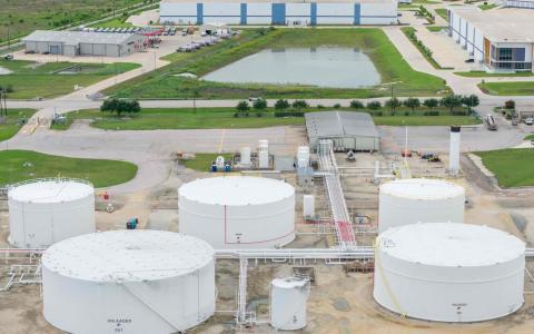 美国Sunoco LP燃料供应终端位于得州奥斯汀的储油罐区。（法新社）
