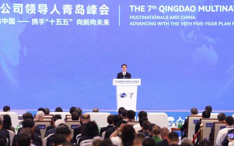 中国国家副主席韩正星期二（6月16日）上午在山东青岛，出席第七届跨国公司领导人青岛峰会开幕式并致辞。（新华社）
