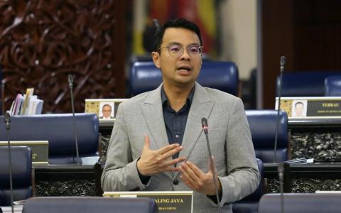 公正党雪兰莪八打灵再也区国会议员李健聪上星期五（6月19日）在脸书质疑雪州政府关于商场垃圾站必须区分清真与非清真垃圾的条例。（取自马国国会官方脸书）