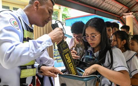 菲校园枪击案死伤增至23人 少年嫌凶或受网上暴力影响