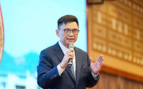 赖瑞隆是民进党籍高雄市长参选人，他是现任立委，隶属于民进党新潮流派系。（自由时报）