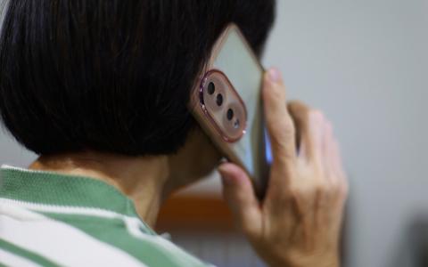 一名男子加入诈骗团伙后，三天里面连一通诈骗电话都没打成，结果被团伙开除。（示意图）