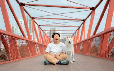 林佩莹在五年前养了爱犬Maki，自此踏上训犬师的道路。（受访者提供）