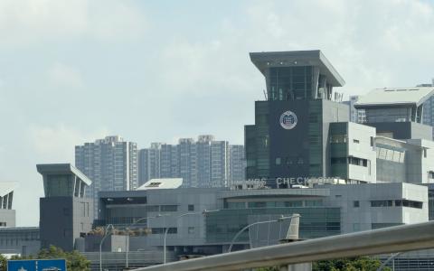 移民局于6月学校假期期间在兀兰关卡采取加强交通执法行动。（海峡时报）