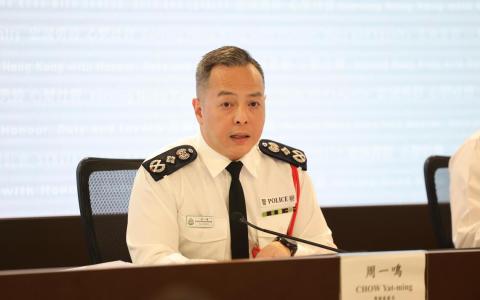 香港警务处处长周一鸣今年2月11日在警察总部警政大楼举行的记者会上，汇报2025年整体治安情况。（香港中通社）