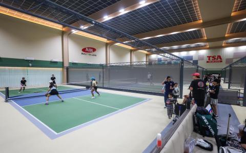 惹兰加由多功能体育休闲场馆 设本地首个室内冷气匹克球场