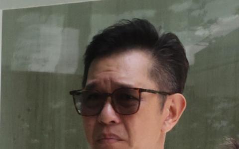 被告陈国文未经批准，接下客户委托在列为保护区的警察广东民大厦外监视警员，星期二（7月14日）被判罚款2万5000元。　（新明日报）