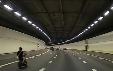 涉违规骑入KPE隧道 代步工具狂飙时速超80公里疑被拍