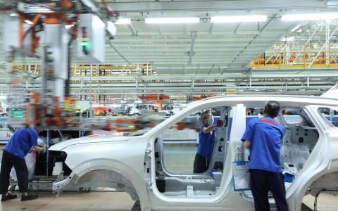 中国季度经济增速降至三年最低 内外需差距再扩大