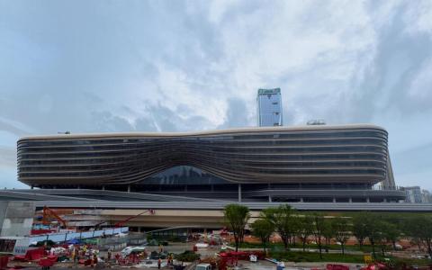 《皇岗口岸港方口岸区条例草案》星期三（7月15日）在香港特区立法会作首读及二读程序。图为建设中的新皇岗口岸。（香港中通社）