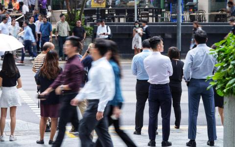 文化、社区及青年部代部长梁振伟在国会答复议员的提问时说，随着我国人口结构的变化，讲华语运动的重点已从推动华语成为新加坡华人的共同语言，逐渐转向培养和深化国人对独特新加坡华人文化的认同与欣赏，同时让华文华语学习更生动有趣。（档案照片）
