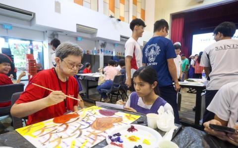 年长者作画学生写诗 碧山以艺术促跨代理解与包容