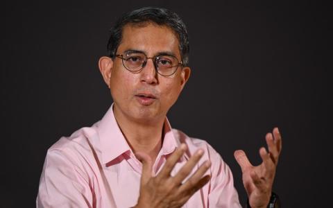 与一名女子网上互动失当 主管回教事务代部长费绍尔辞职