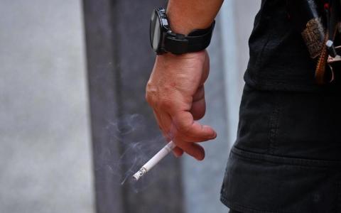 西班牙每年有约5万人因吸烟死亡，吸烟是导致约三成癌症病发的危险因素。（档案示意图）