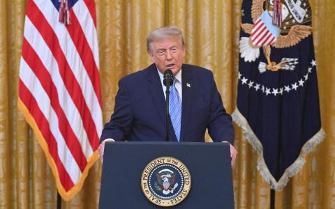 美国总统特朗普上星期四（7月16日）发表全国讲话时说，中国自2020年起“实施了被认为是历史上最大规模的选举数据入侵行动”，非法获取约2亿2000万份美国选民档案。（路透社）