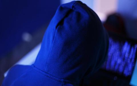 专家：防范青少年激进化不能只靠屏蔽网络 教育与家庭须及早介入