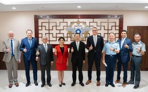 台防长：台美军事合作比人们想象中更紧密