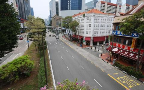 CMG20260816-RChiong01/张俊杰/张俊/跟进牛车水今年不会在大街上挂花灯 [Chinatown 牛车水]
New Bridge Road and Eu Tong Sen Street, seen on Aug 16, 2026. Large-scale Mid-Autumn Festival street decorations, which traditionally line the area ahead of the festival, have not been installed this year.（SPH Media Limited）
