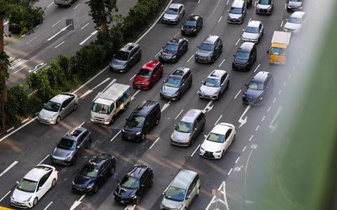 三大汽车组拥车证成价全面上扬 A组破12万8500元