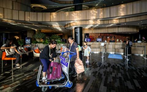 更多转机客选择出境暂歇 樟宜机场两酒店日间房预订增加